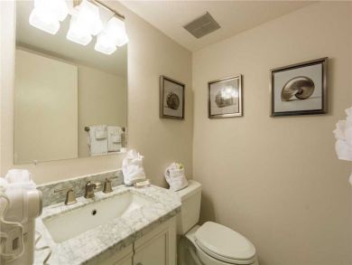 One Bedroom Beach Condo Sleeps 4 with Communal Pool
