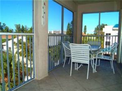 Screened balcony Screened balcony