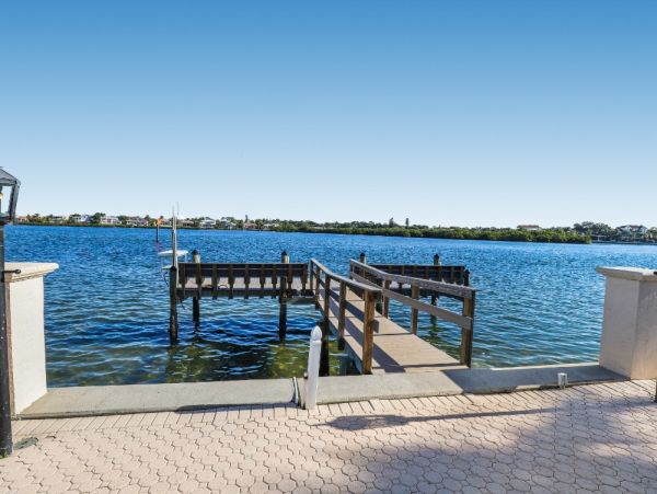 Two Bedroom Vacation Condo on the Beach in Siesta Key