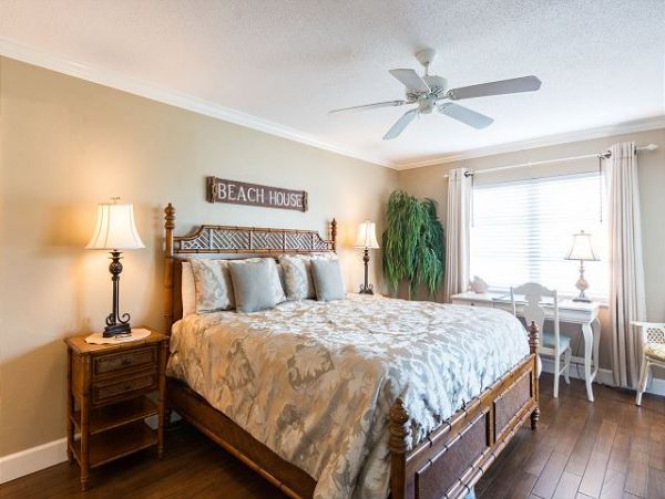 Two Bedroom Vacation Condo on the Beach in Siesta Key