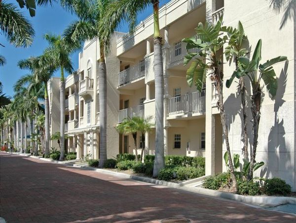 First Floor Two Bedroom Condo in Siesta Key Walk To Beach