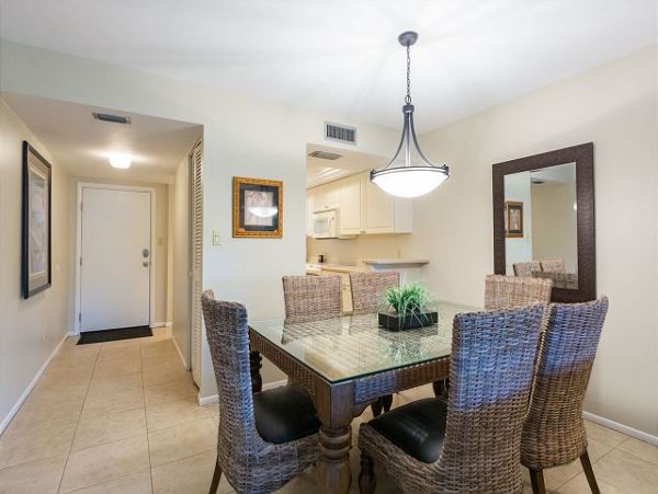 First Floor Two Bedroom Condo in Siesta Key Walk To Beach