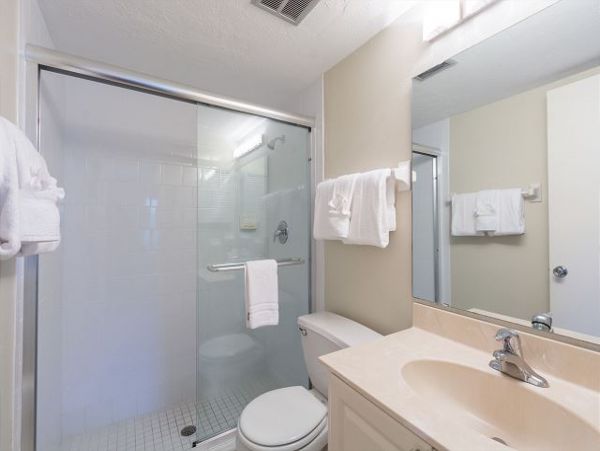 First Floor Two Bedroom Condo in Siesta Key Walk To Beach