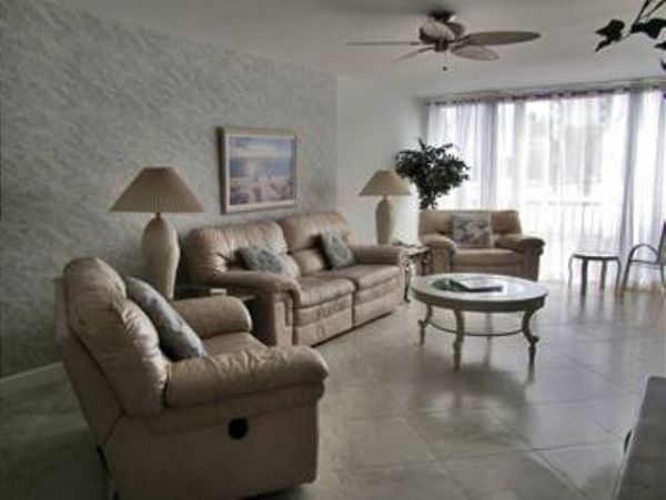 Siesta Key Lovely 2 Bedroom Condo
