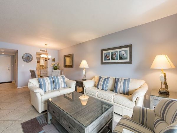 Majestic Stunning Beach to Bay Condo