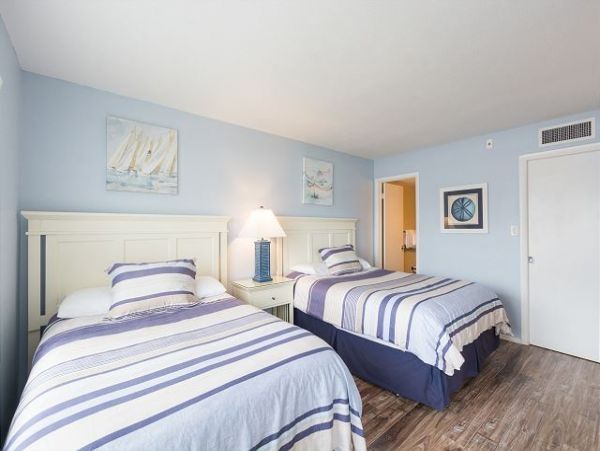 Majestic Stunning Beach to Bay Condo