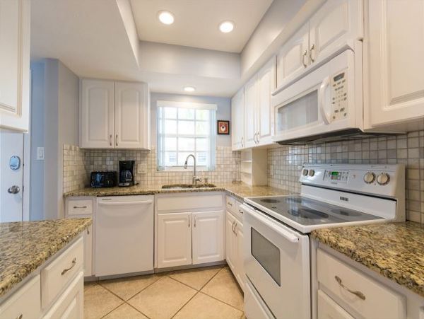 Majestic Stunning Beach to Bay Condo