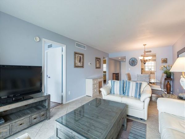 Majestic Stunning Beach to Bay Condo