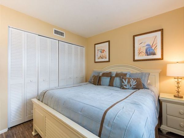 Majestic Stunning Beach to Bay Condo
