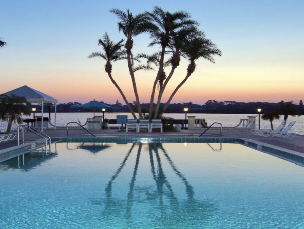 Majestic Stunning Beach to Bay Condo