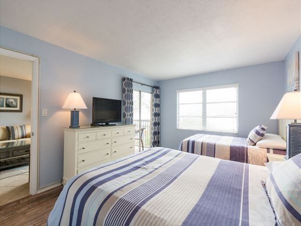 Majestic Stunning Beach to Bay Condo
