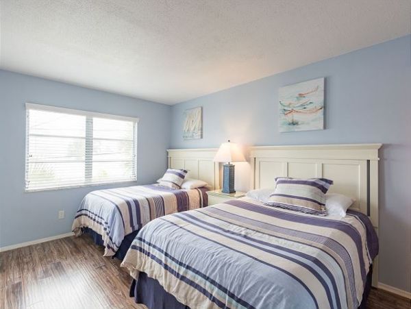 Majestic Stunning Beach to Bay Condo