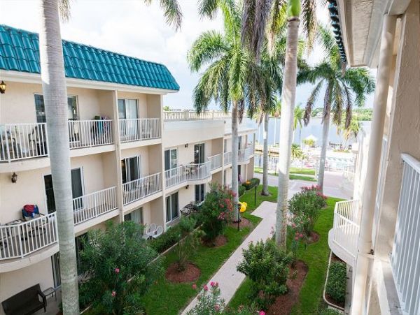 Upscale Bay to Beach Resort