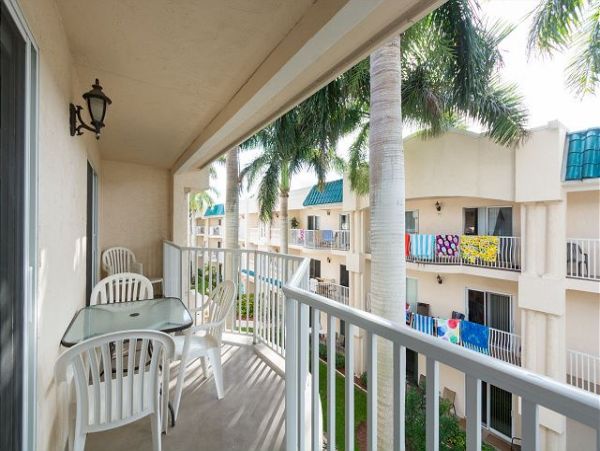 Upscale Bay to Beach Resort