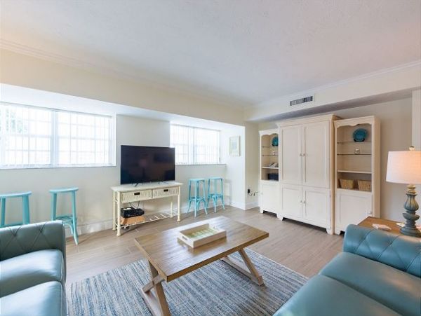 Upscale Bay to Beach Resort