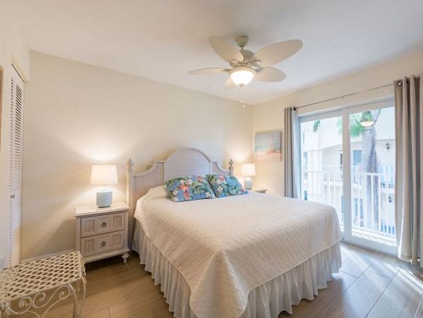 Upscale Bay to Beach Resort
