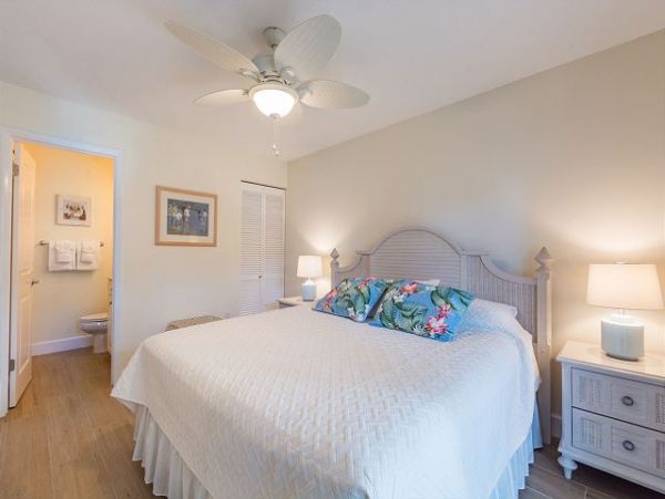 Upscale Bay to Beach Resort