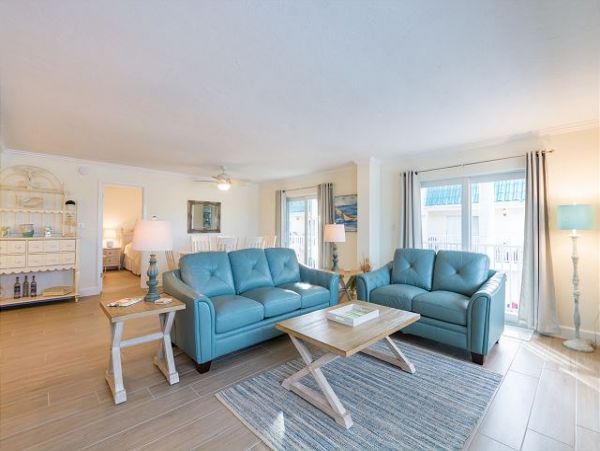 Upscale Bay to Beach Resort