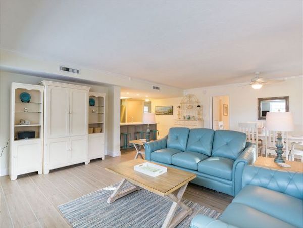Upscale Bay to Beach Resort