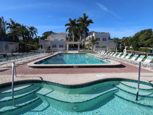 Upscale Bay to Beach Resort