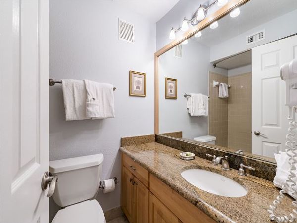 Siesta Key Beautifully Renovated Two-Bedroom Bayside Condo