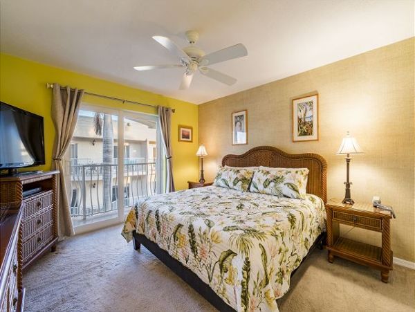 Siesta Key Beautifully Renovated Two-Bedroom Bayside Condo