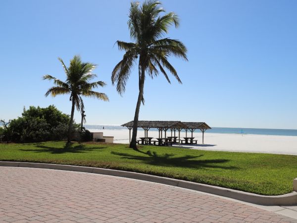 Bayside 2 Bedroom Condo in Siesta Key Sleeps 6