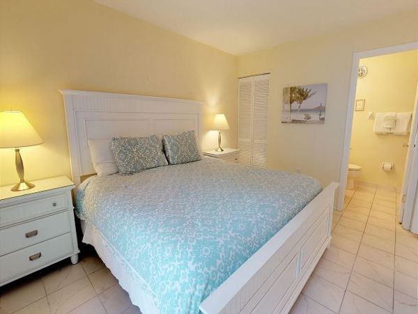 Bayside 2 Bedroom Condo in Siesta Key Sleeps 6