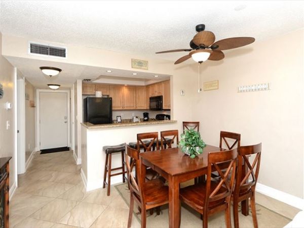 Two Bedroom Sarasota Vacation Condo on Beach with Bay Views