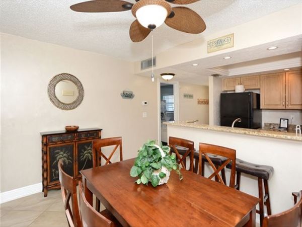Two Bedroom Sarasota Vacation Condo on Beach with Bay Views