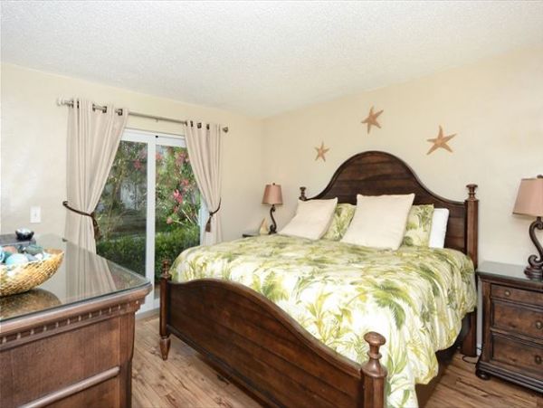 Two Bedroom Sarasota Vacation Condo on Beach with Bay Views