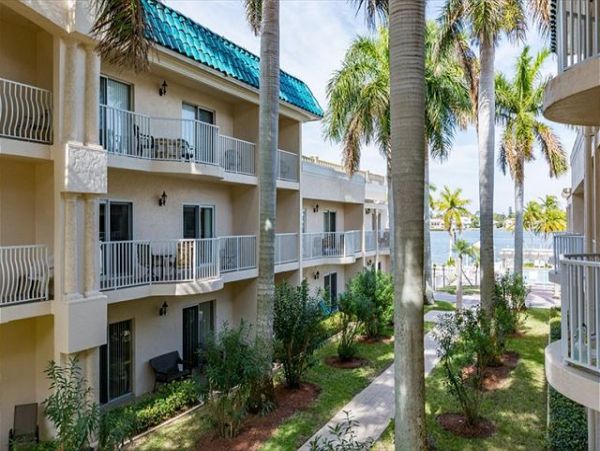 Lovely Vacation Condo in Siesta Key Sleeps 6 Guests
