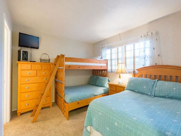 Lovely Vacation Condo in Siesta Key Sleeps 6 Guests