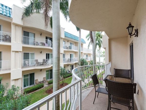 Lovely Vacation Condo in Siesta Key Sleeps 6 Guests