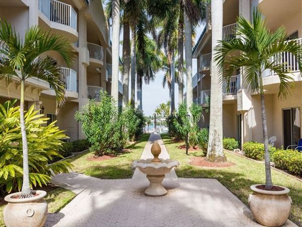 Lovely Vacation Condo in Siesta Key Sleeps 6 Guests