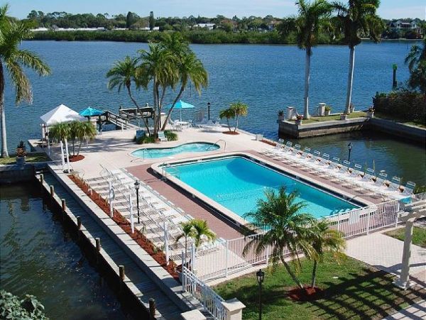 Lovely Vacation Condo in Siesta Key Sleeps 6 Guests