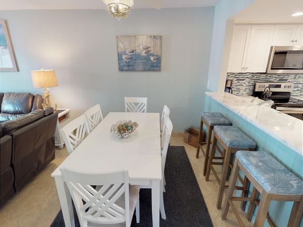 Lovely 2 Bedroom Condo in Siesta Key Sleeps 6