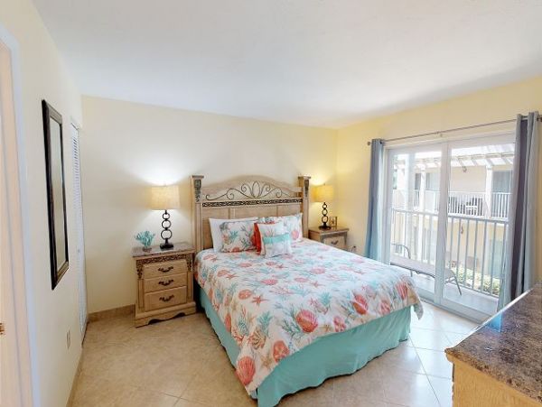 Lovely 2 Bedroom Condo in Siesta Key Sleeps 6