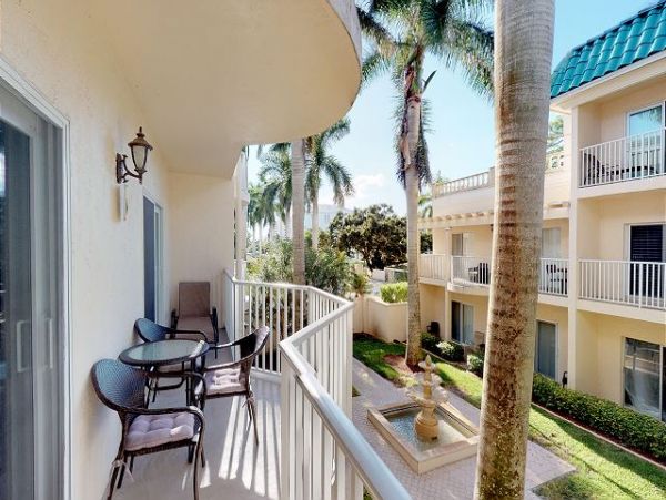 Lovely 2 Bedroom Condo in Siesta Key Sleeps 6