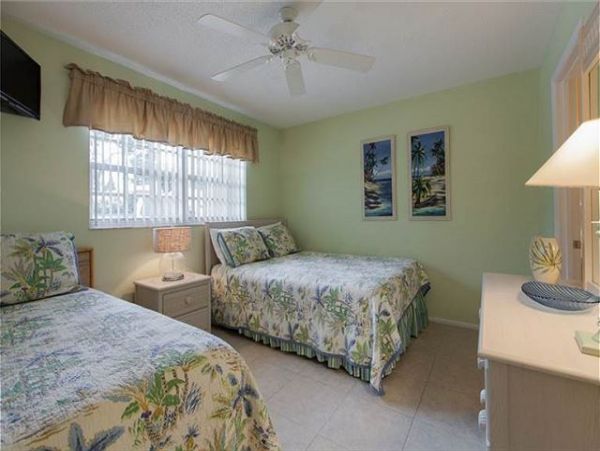 Two Bedroom Condo in Siesta Key Sleeps Six Guests