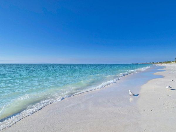 Two Bedroom Condo in Siesta Key Sleeps Six Guests