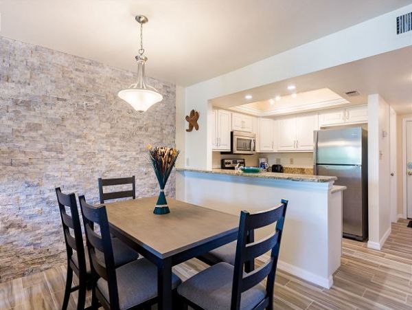 Second-Floor Condo with 2 Bedrooms in Siesta Key