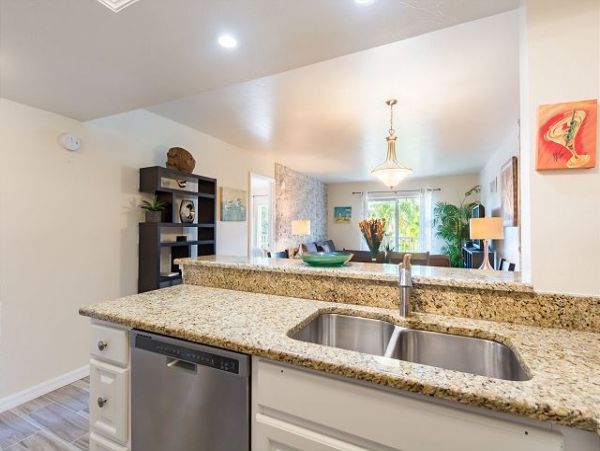 Second-Floor Condo with 2 Bedrooms in Siesta Key