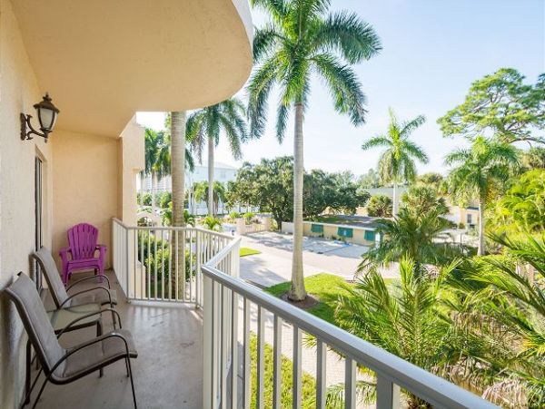 Second-Floor Condo with 2 Bedrooms in Siesta Key