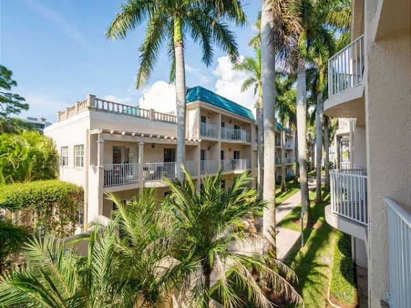 Second-Floor Condo with 2 Bedrooms in Siesta Key