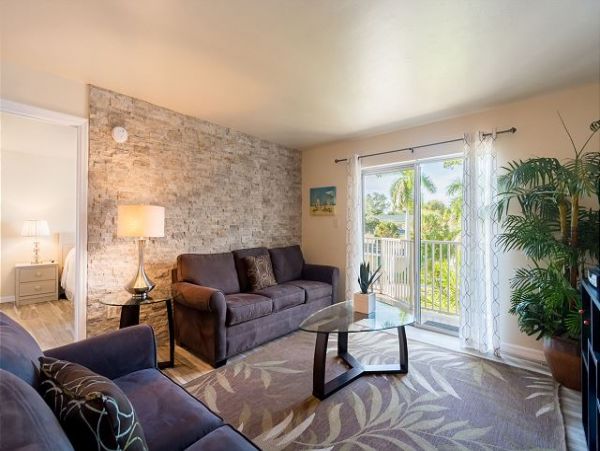 Second-Floor Condo with 2 Bedrooms in Siesta Key