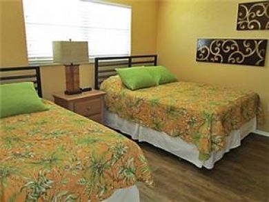 Guest bedroom with 1 queen bed & 1 twin bed Guest bedroom with 1 queen bed & 1 twin bed