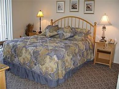 Master bedroom with queen bed