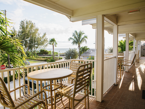 One Bedroom Vacation Rental Beach Access Across Street!