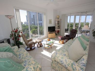 Monthly Naples Two Bedroom Condo with Den